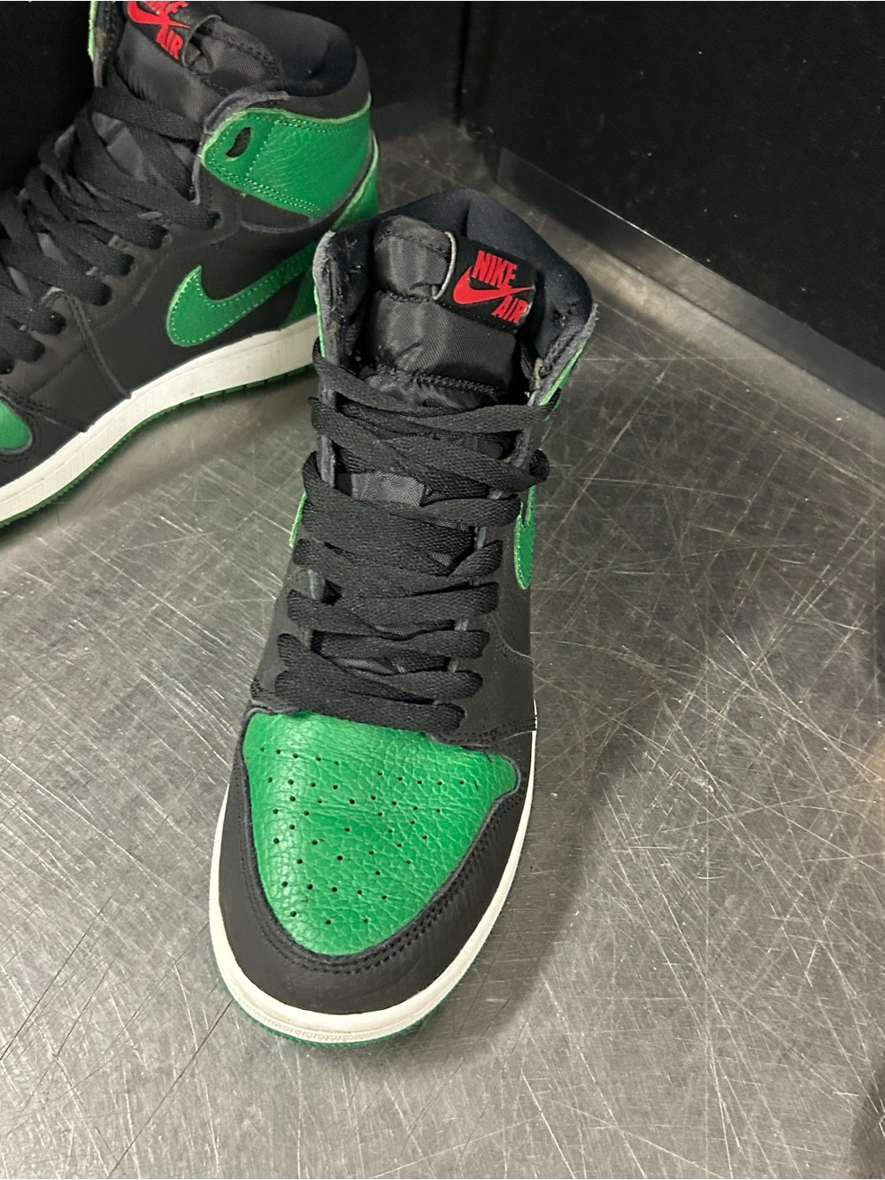 Nike Air Jordan Retro 1 Size 5.5Y - Picture 2 of 11